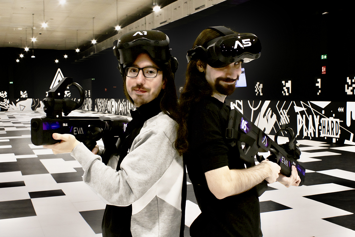 Guinxu y Alva Majo enfrentándose a un duelo VR en EVA Madrid. Guinxu Alva Majo EVA Madrid VR